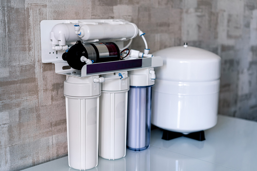 Modern water filtration system with multiple stages and a storage tank