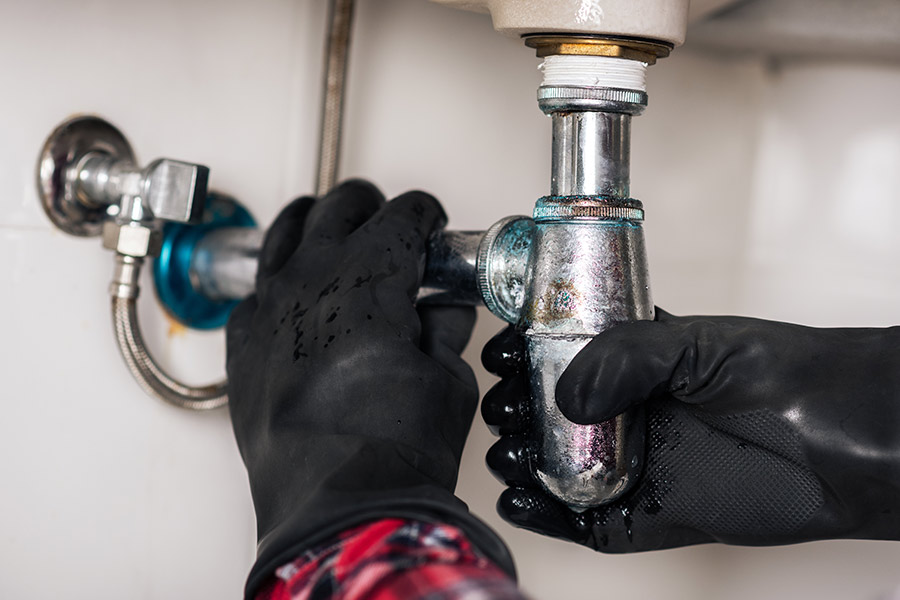 Fixing kitchen sink drain pipe connection